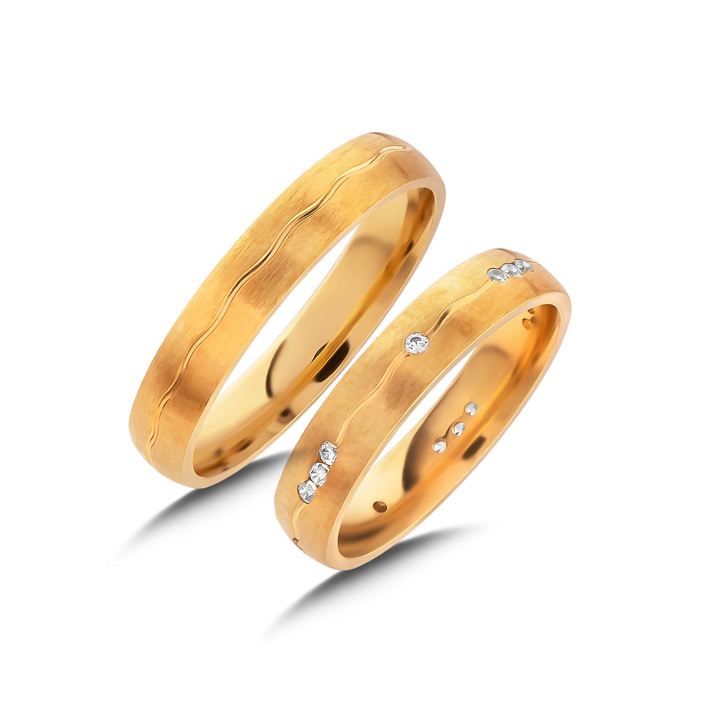 Paar goldene Eheringe im Set