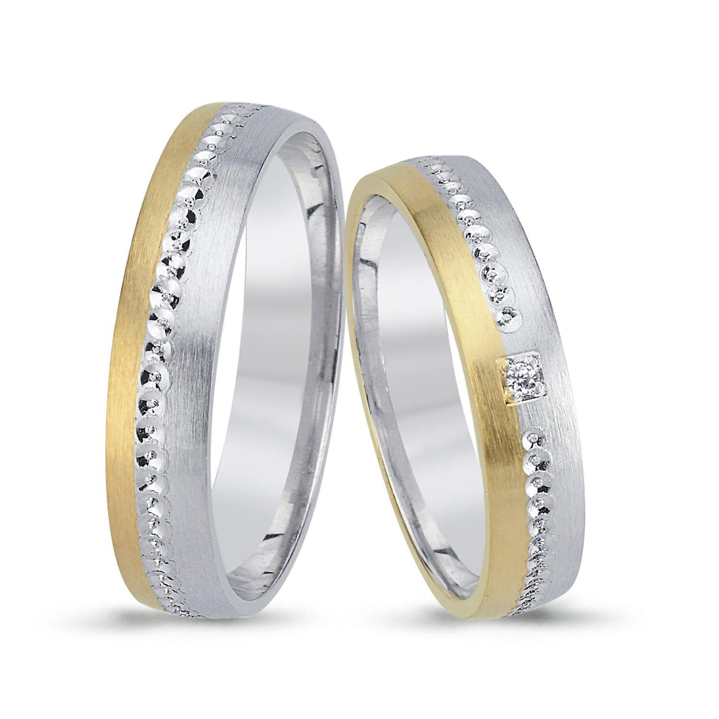 Paar goldene Eheringe im Set