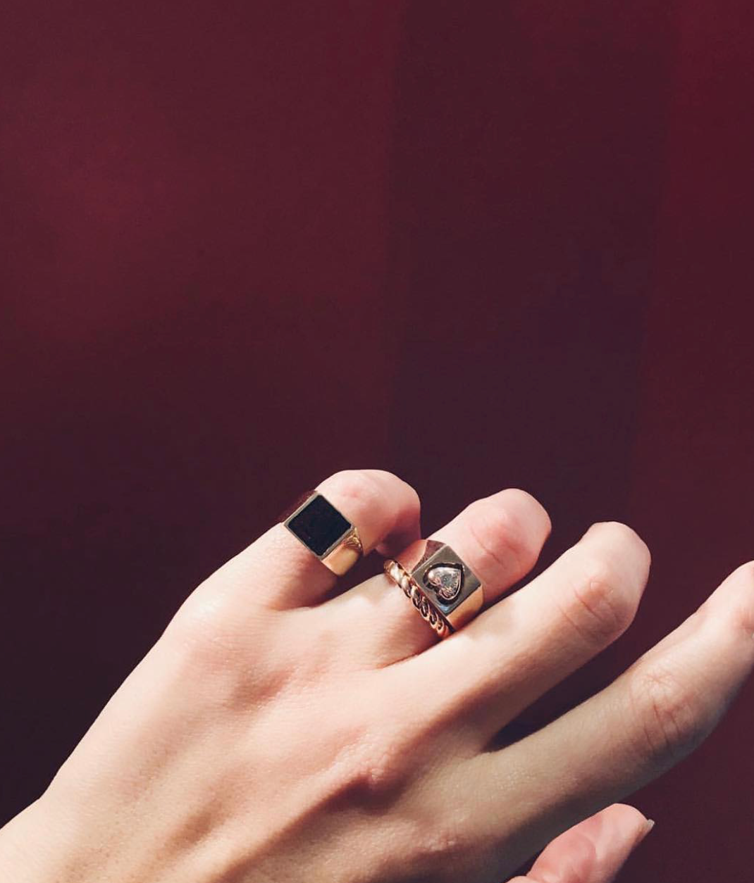 Kardium Ring aus 14 Karat Massivgold mit Steindetails