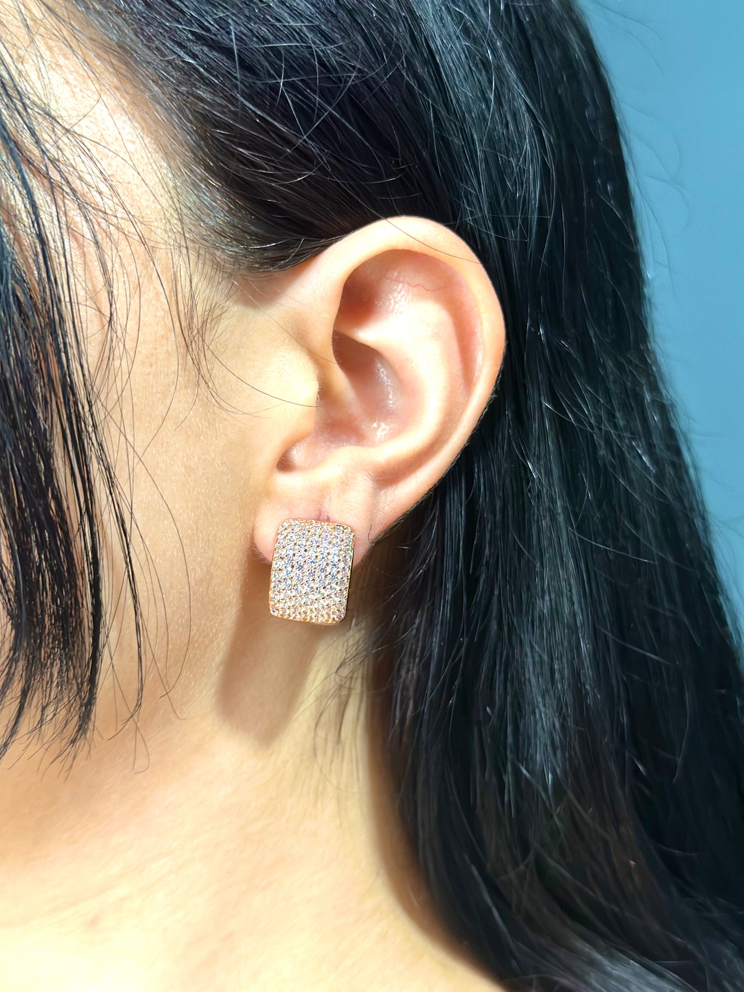 Elanith Ohrring aus 14 Karat Massivgold mit Steindetails