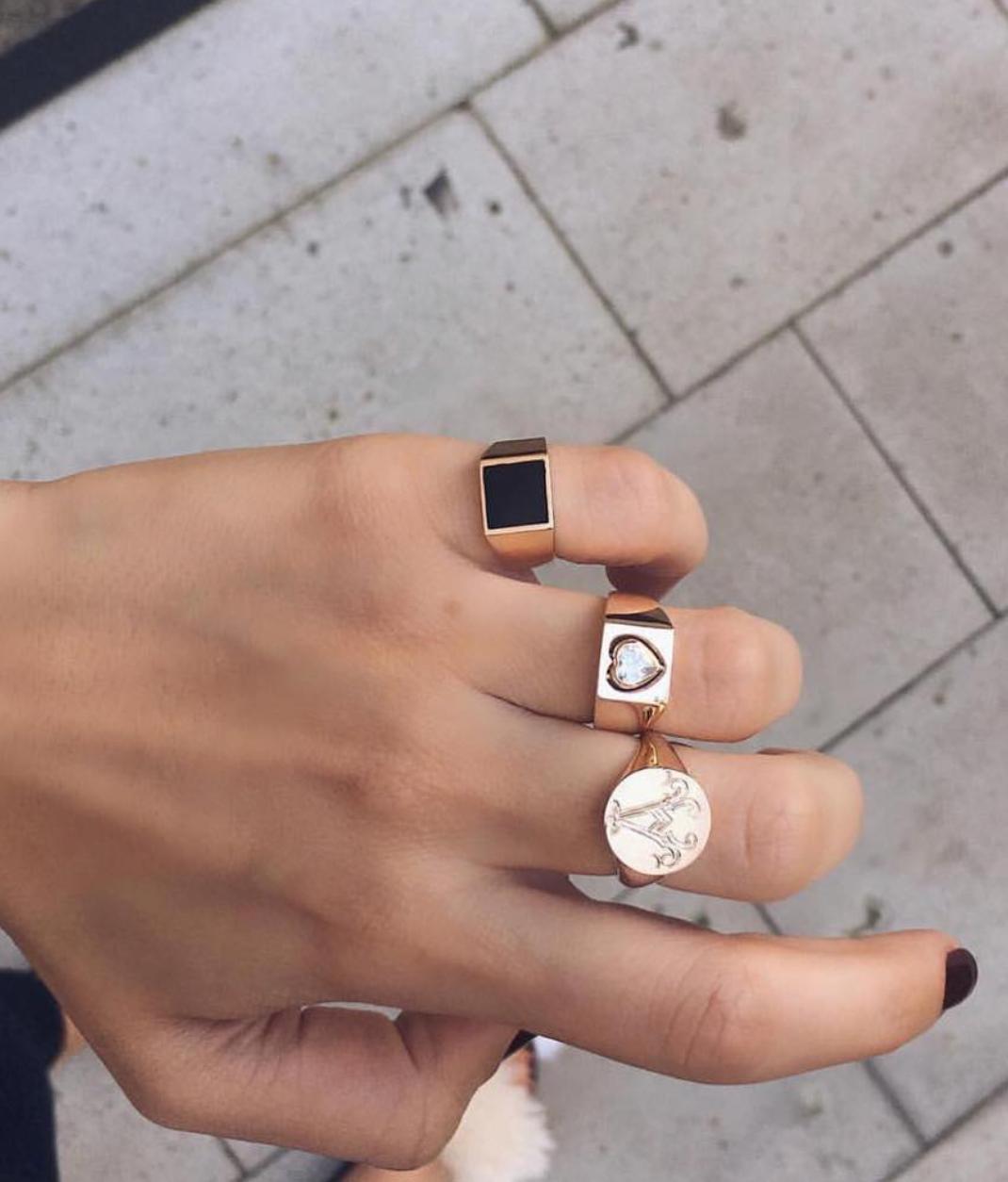 Kardium Ring aus 14 Karat Massivgold mit Steindetails