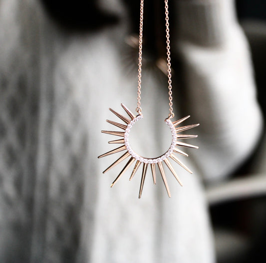 Solis Halskette aus 14-karätigem Massivgold mit Steindetails